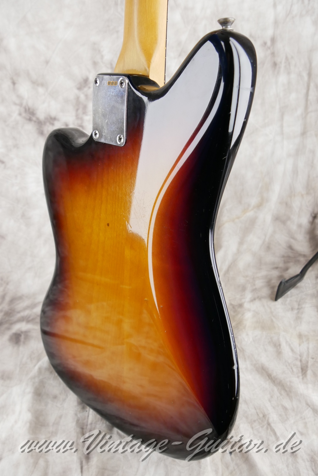 Fender_Jazzmaster_sunburst_refin_USA_1964-012.JPG