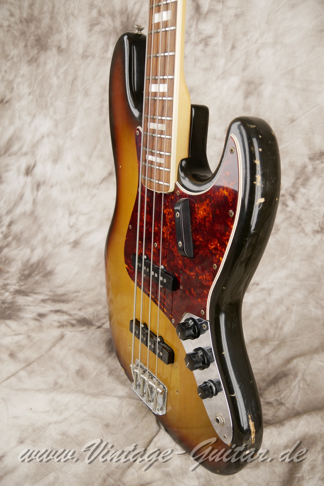 Fender-Jazz-Bass-1972-sunburst-007.JPG