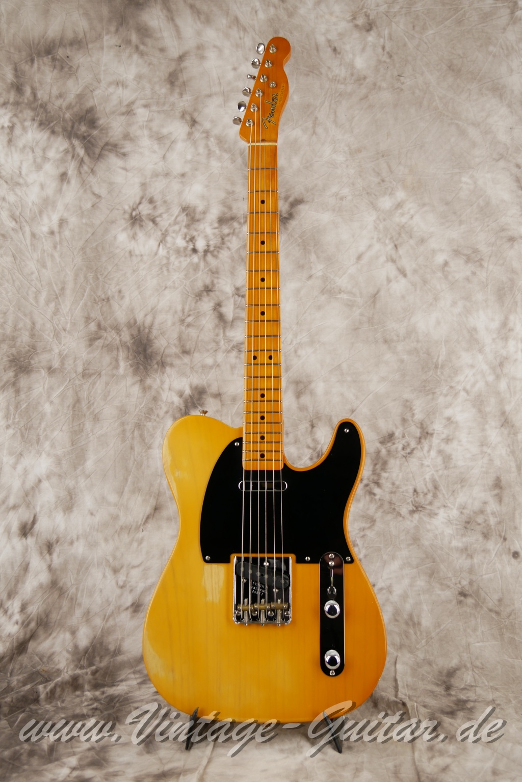 Fender_Telecaster_american_vintage_reissue_1952_original_case_papers-001.JPG