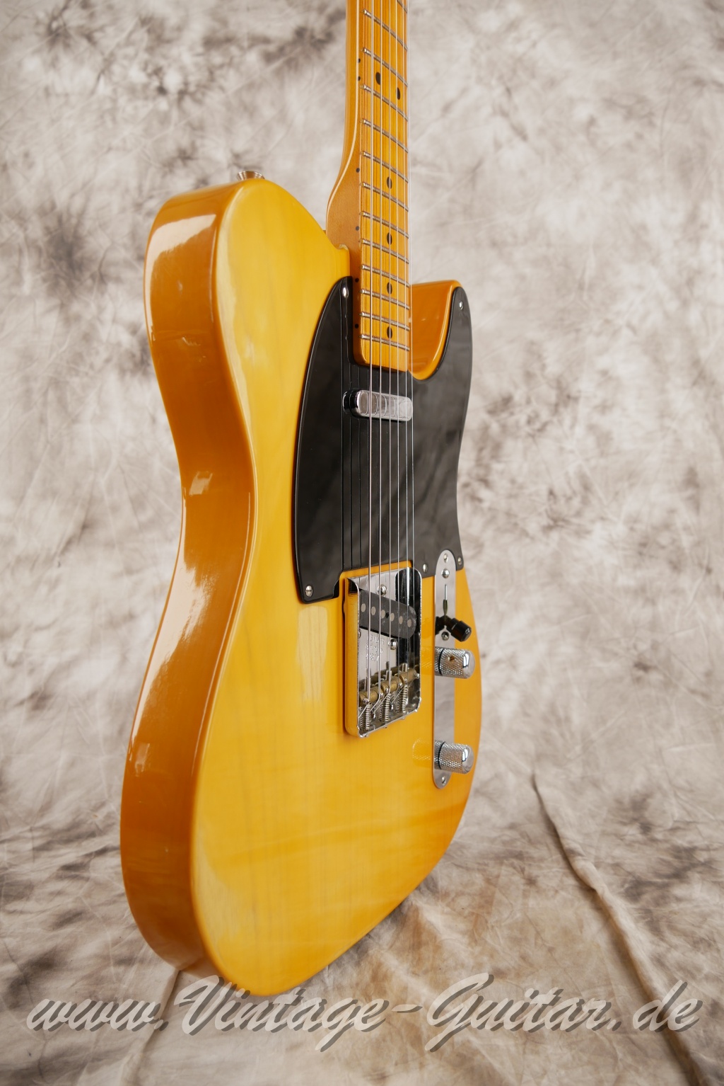 Fender_Telecaster_american_vintage_reissue_1952_original_case_papers-007.JPG