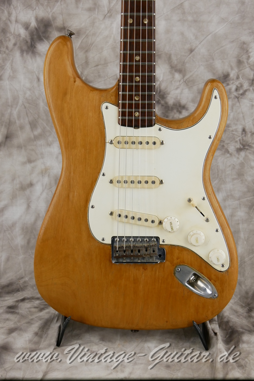Fender_Stratocaster_body_stripped_1966-007.JPG