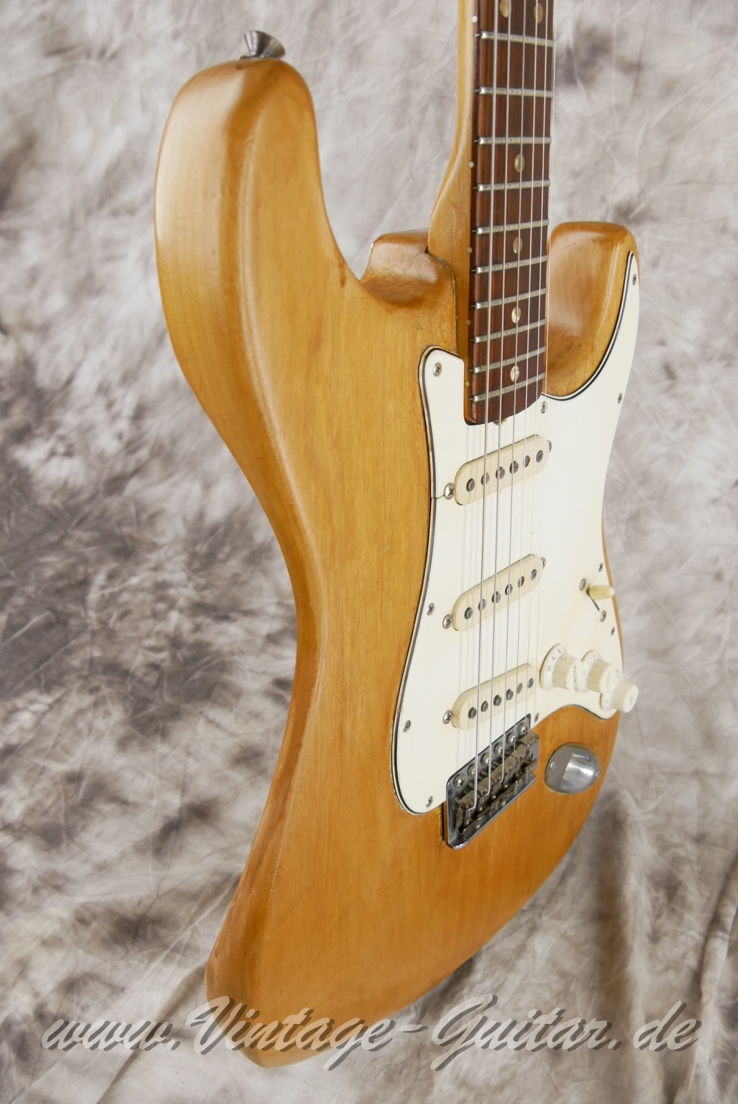 Fender_Stratocaster_body_stripped_1966-009.JPG