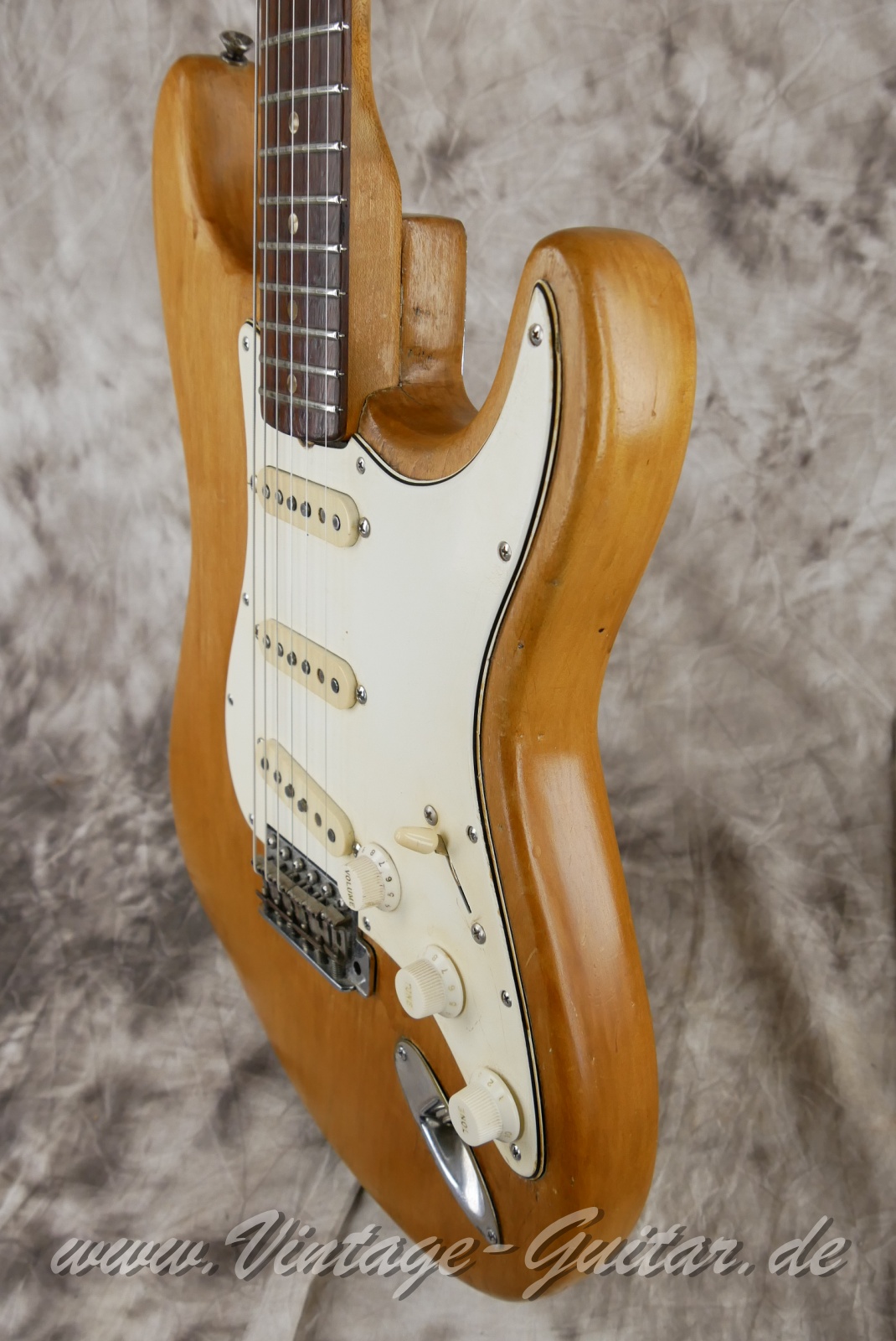 Fender_Stratocaster_body_stripped_1966-010.JPG