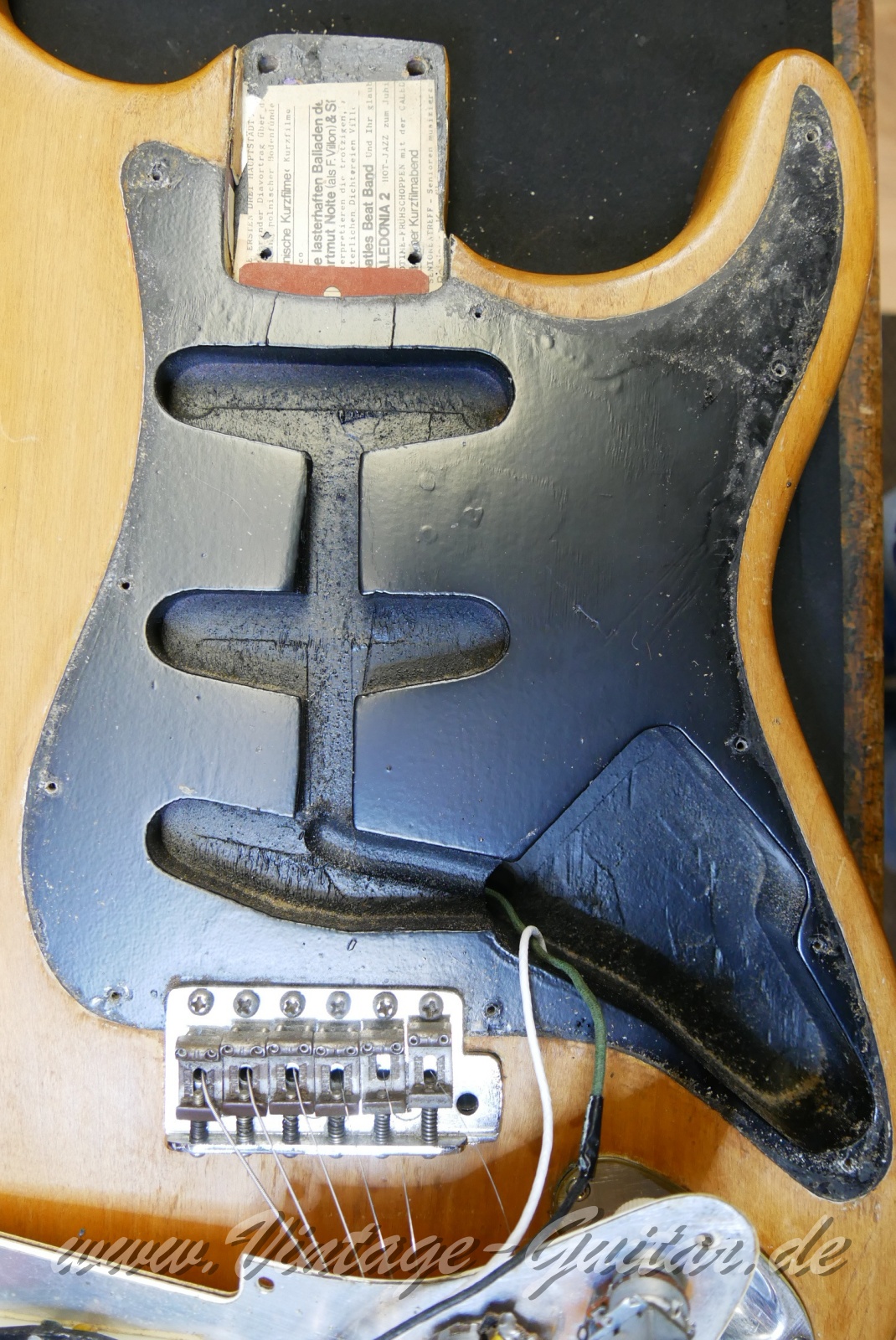 Fender_Stratocaster_body_stripped_1966-019.JPG