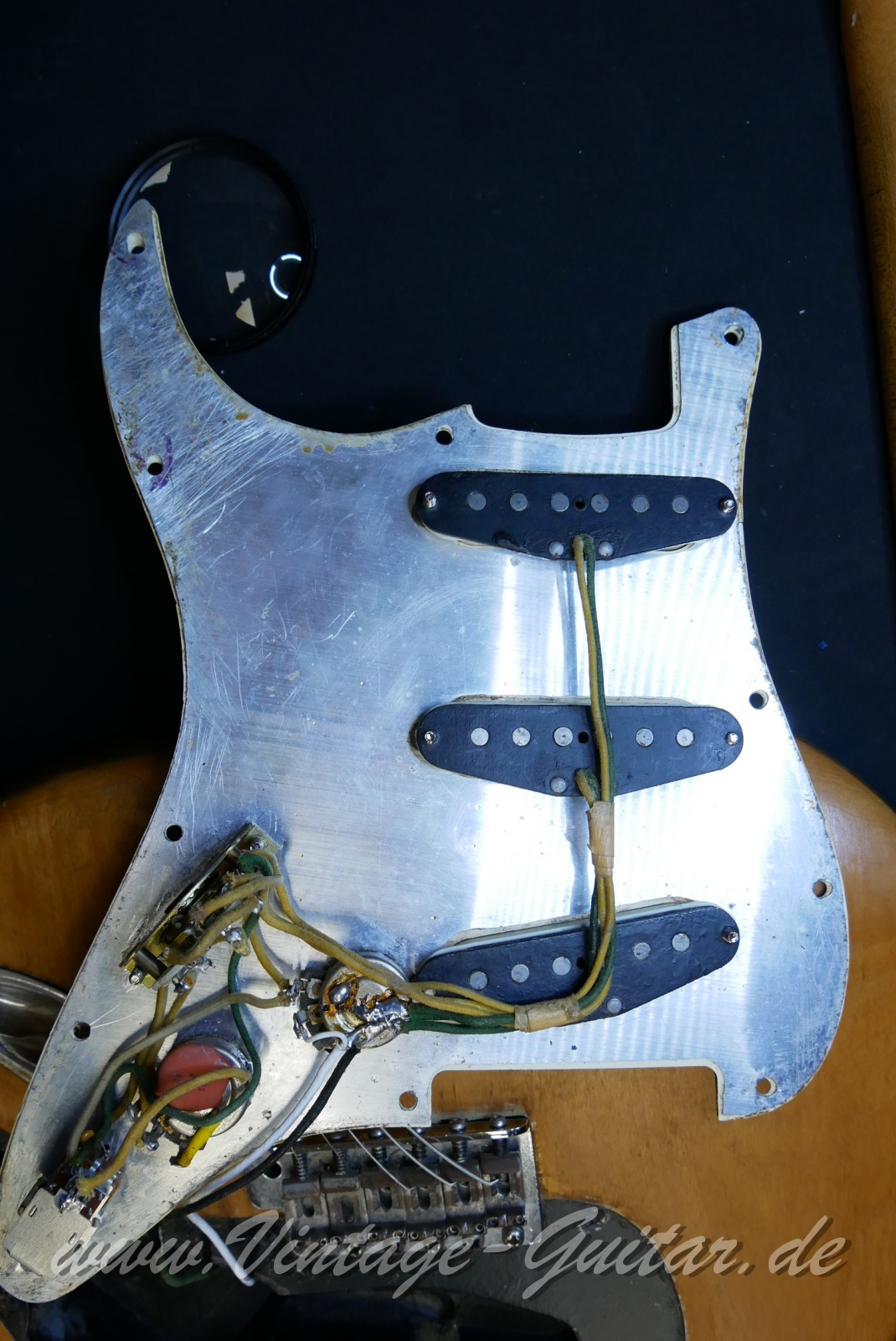 Fender_Stratocaster_body_stripped_1966-024.JPG