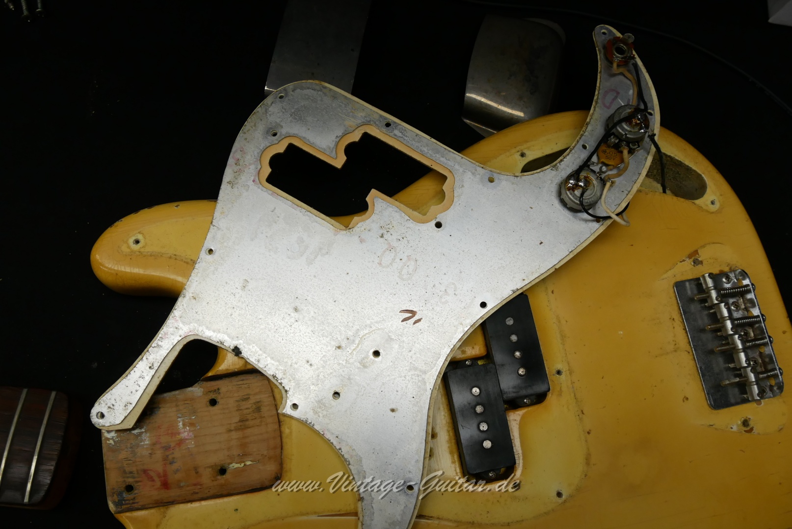 Fender-Precision-Bass-1969-olympic-white-001029.JPG
