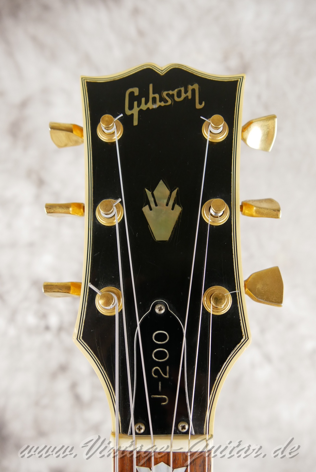 Gibson-J-200-Artist-former-owner-cisco-berndt-truckstop-1974-natural-003.jpg