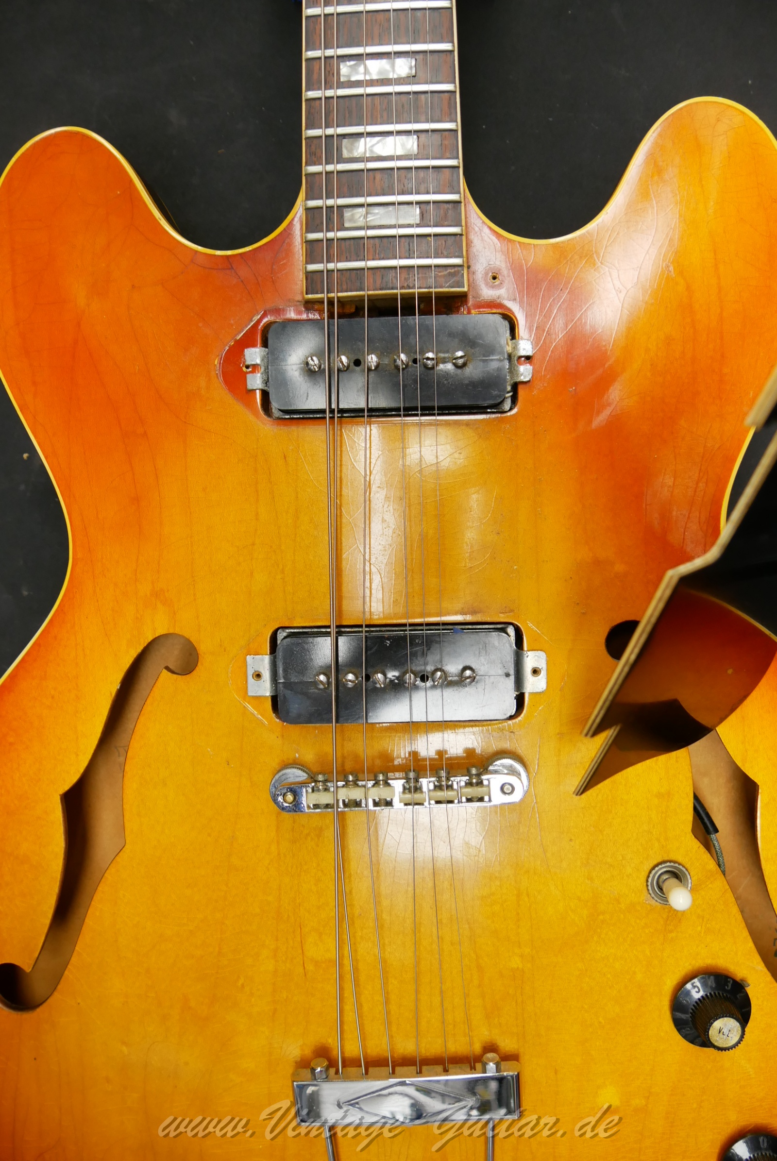 Gibson-ES-330TD-1968-iced-tea-sunburst-013.jpg
