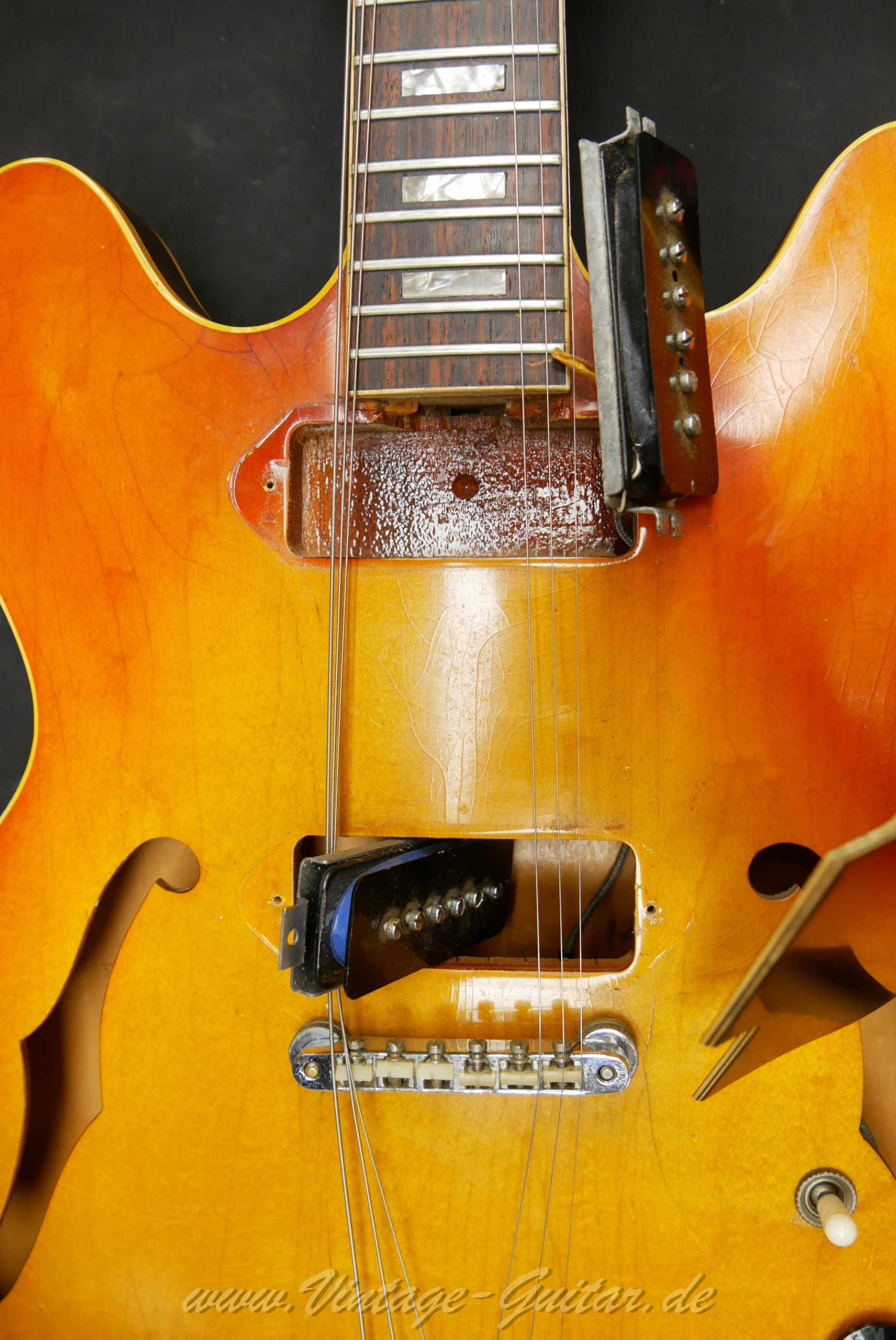 Gibson-ES-330TD-1968-iced-tea-sunburst-014.jpg