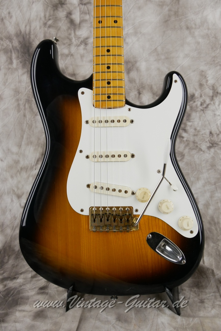 Fender-Squier-Stratocaster-1982-red-bottom-pickups-002.JPG