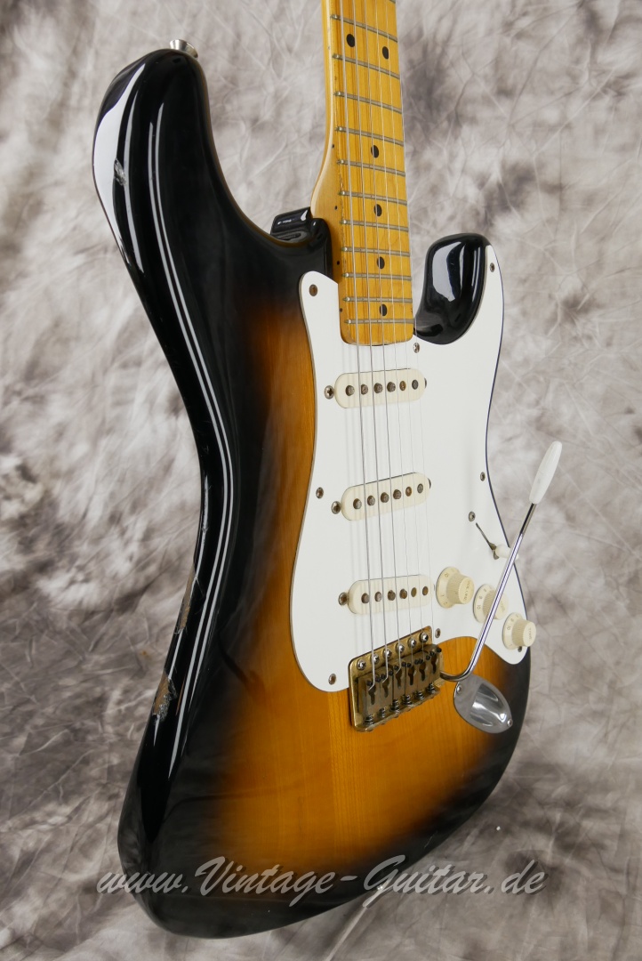 Fender-Squier-Stratocaster-1982-red-bottom-pickups-005.JPG