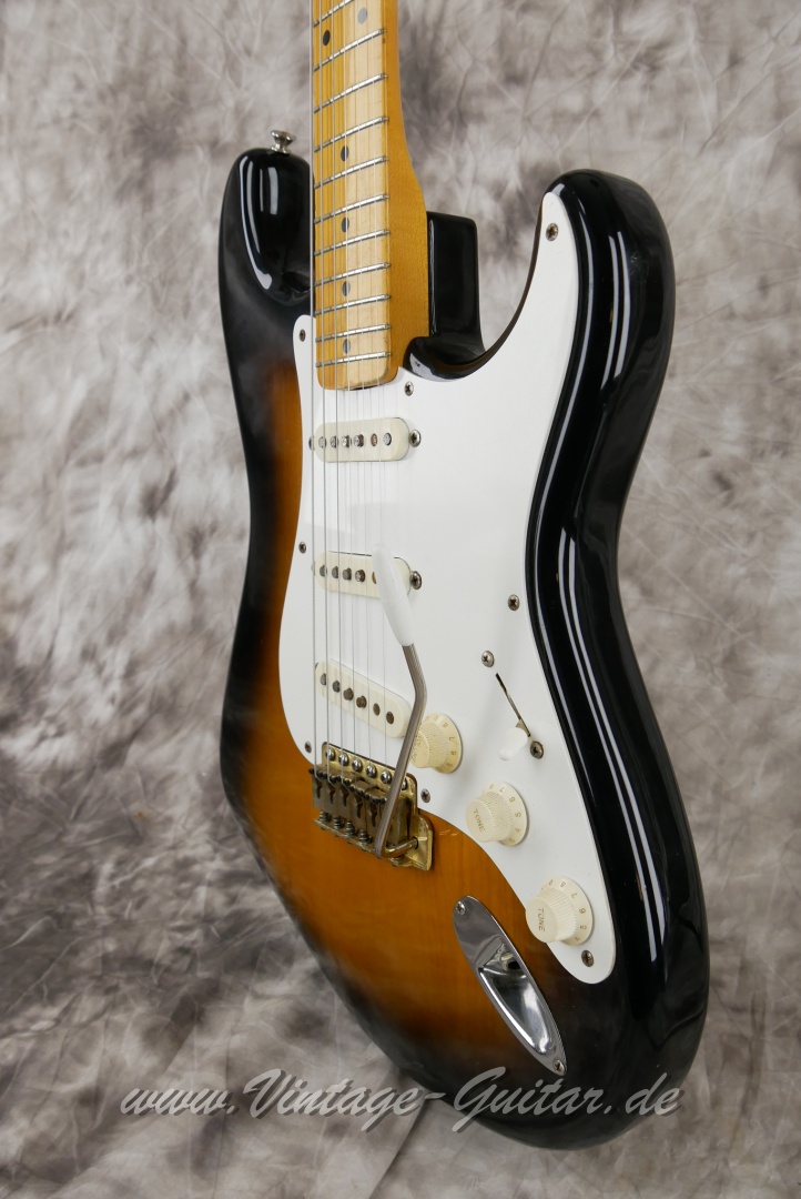 Fender-Squier-Stratocaster-1982-red-bottom-pickups-006.JPG