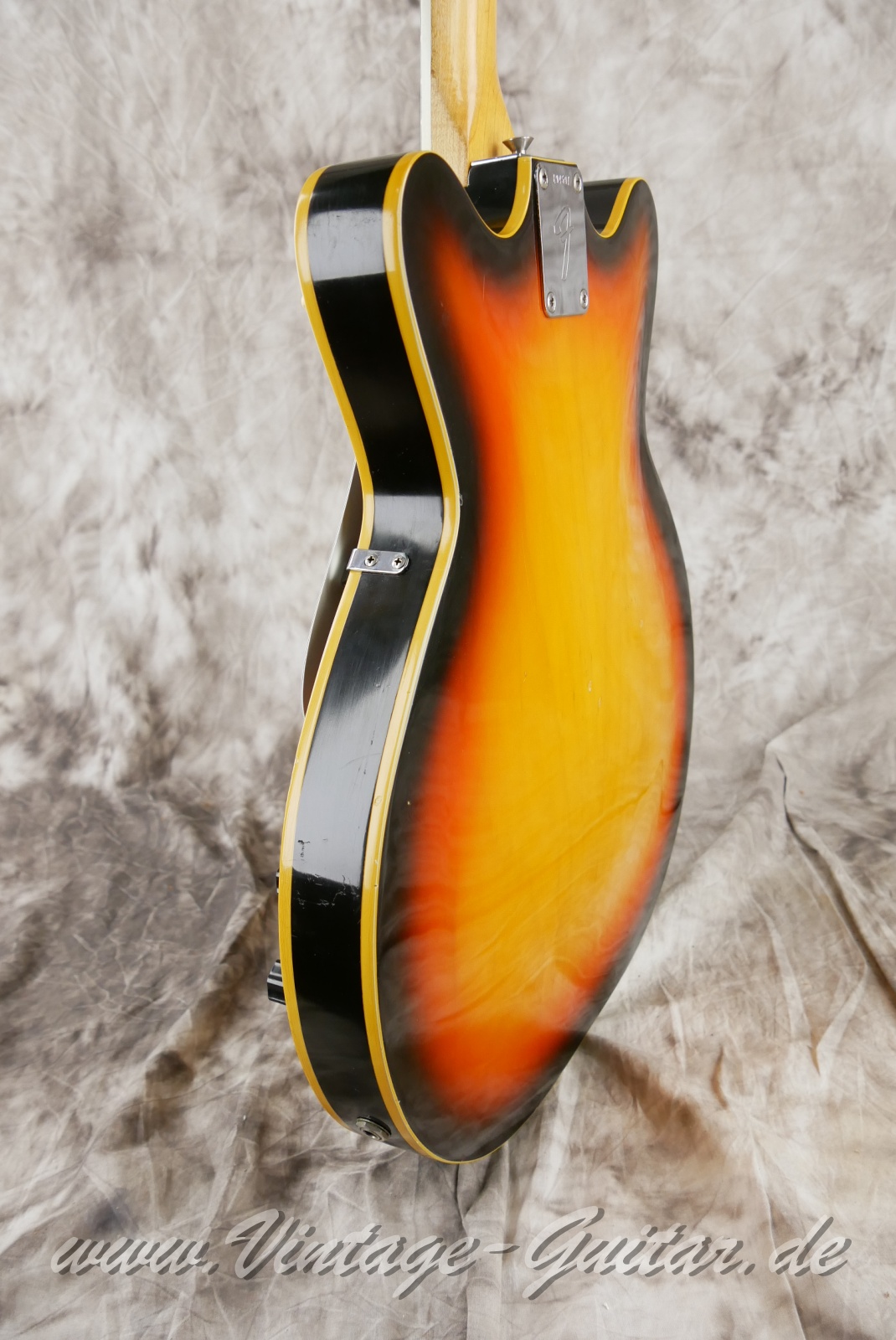 Fender-Coronado-II-1966-USA-sunburst-011.jpg