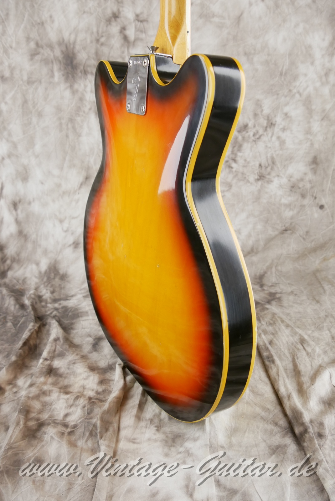 Fender-Coronado-II-1966-USA-sunburst-012.jpg