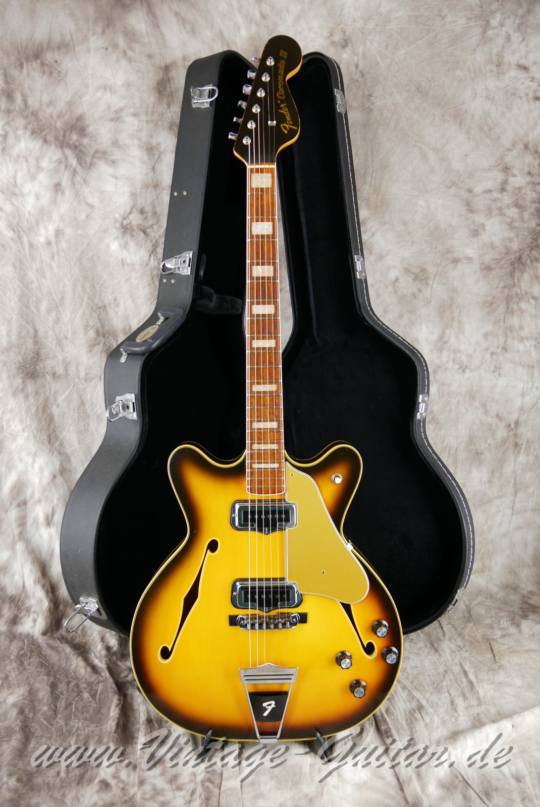 Fender-Coronado-II-1966-USA-sunburst-013.jpg