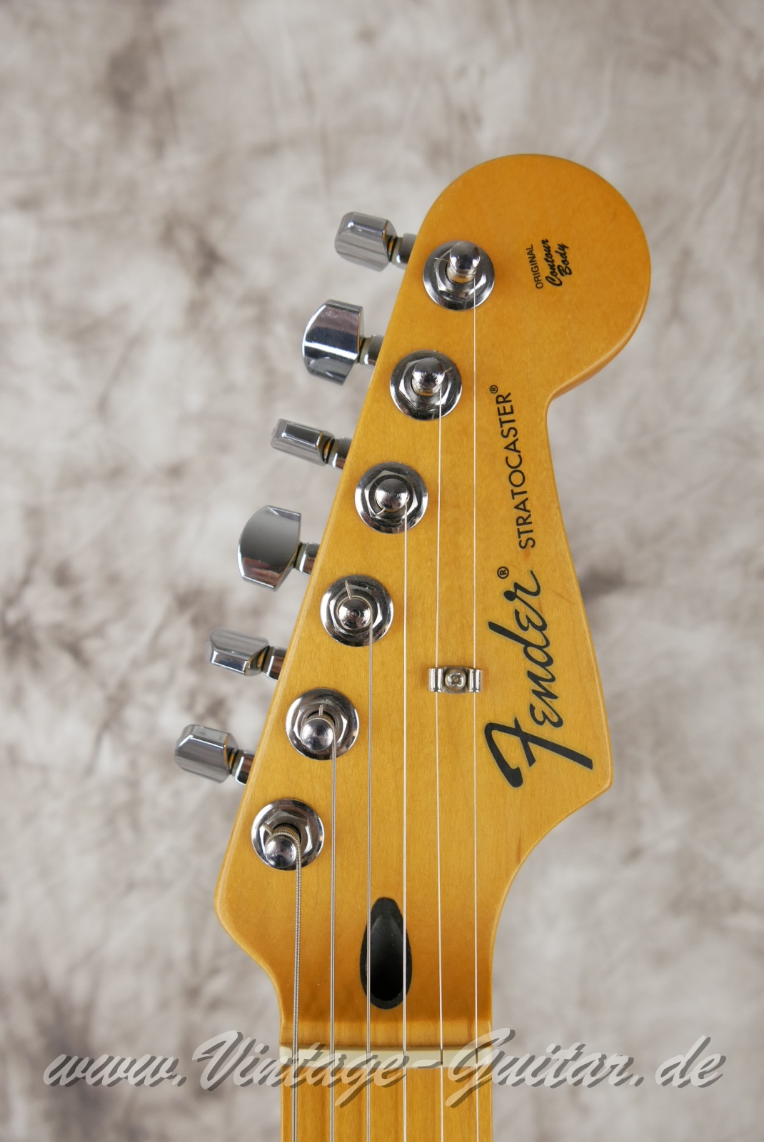 Fender-Standard-Stratocaster-MIM-2009-white-003.jpg