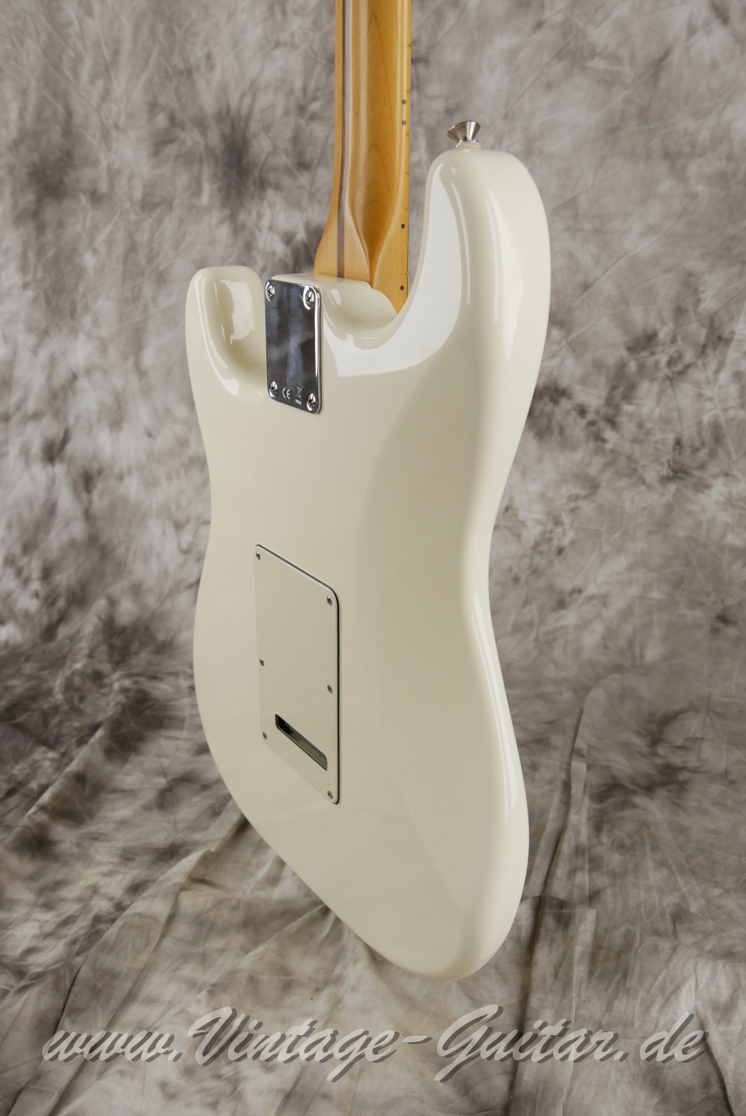 Fender-Standard-Stratocaster-MIM-2009-white-012.jpg