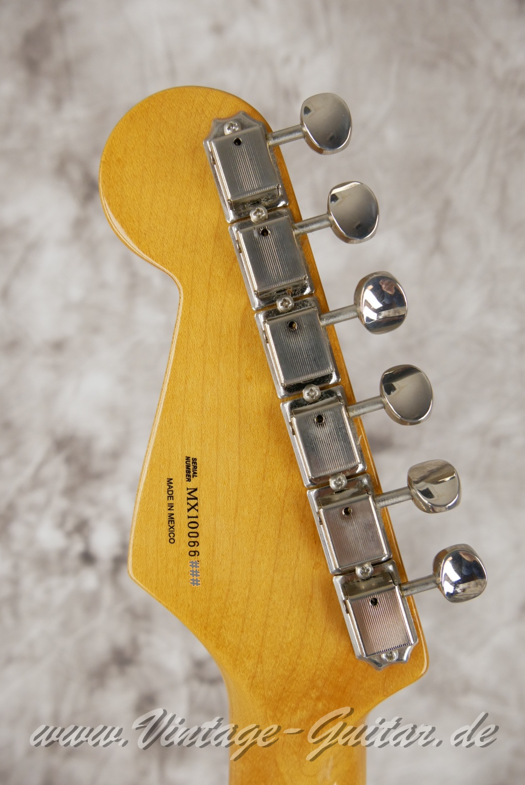 Fender_Stratocaster_classic_50s_Mexico_transparent_red_2010-004.JPG