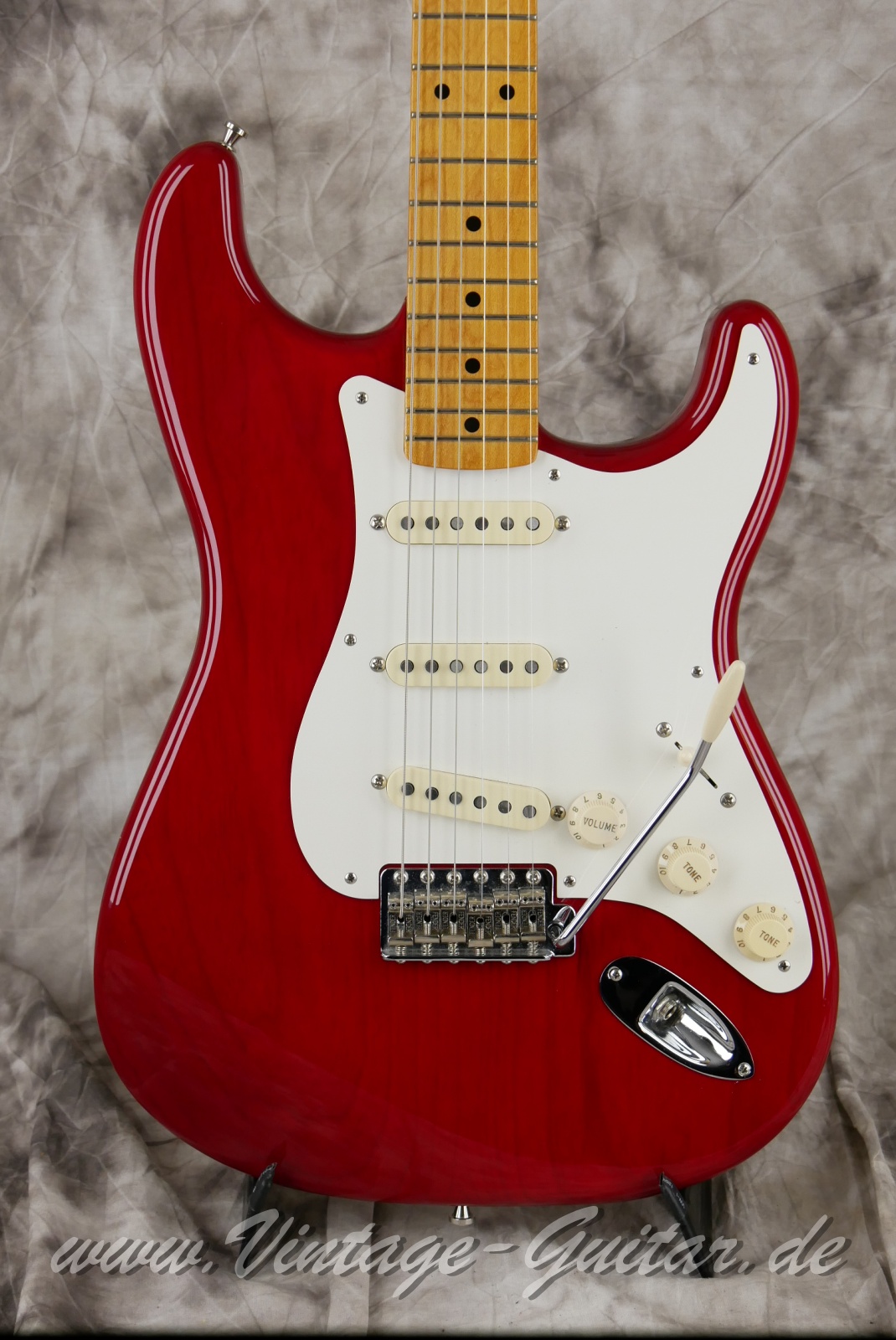 Fender_Stratocaster_classic_50s_Mexico_transparent_red_2010-005.JPG