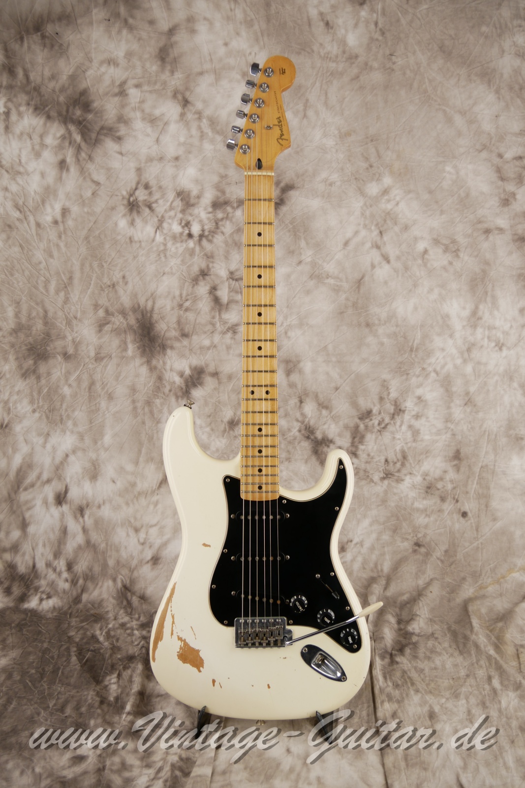 Fender-Stratocaster-roadworn-player-series-60s-reissue-2011-olympic-white-001.jpg