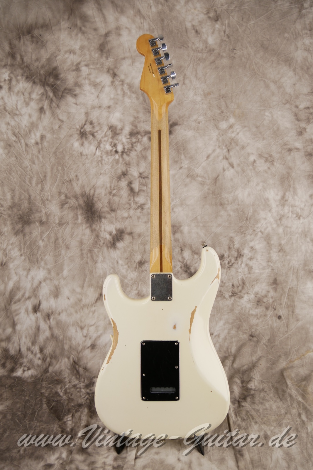 Fender-Stratocaster-roadworn-player-series-60s-reissue-2011-olympic-white-002.jpg