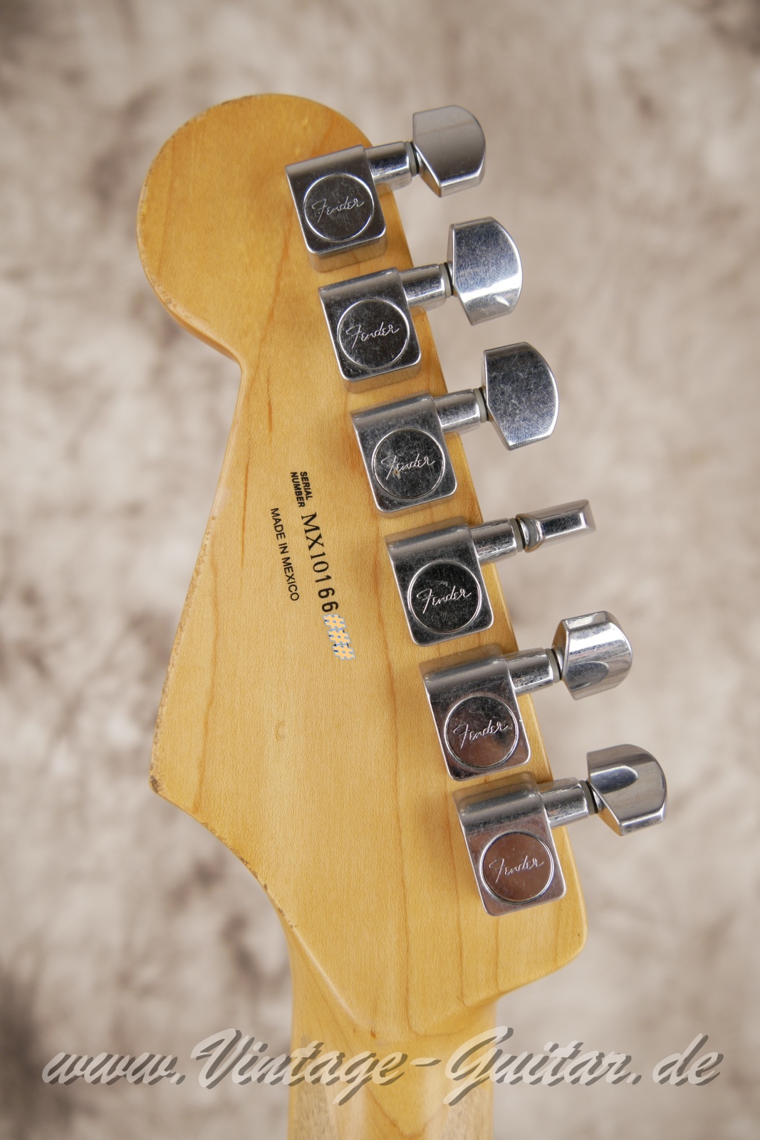 Fender-Stratocaster-roadworn-player-series-60s-reissue-2011-olympic-white-004.jpg