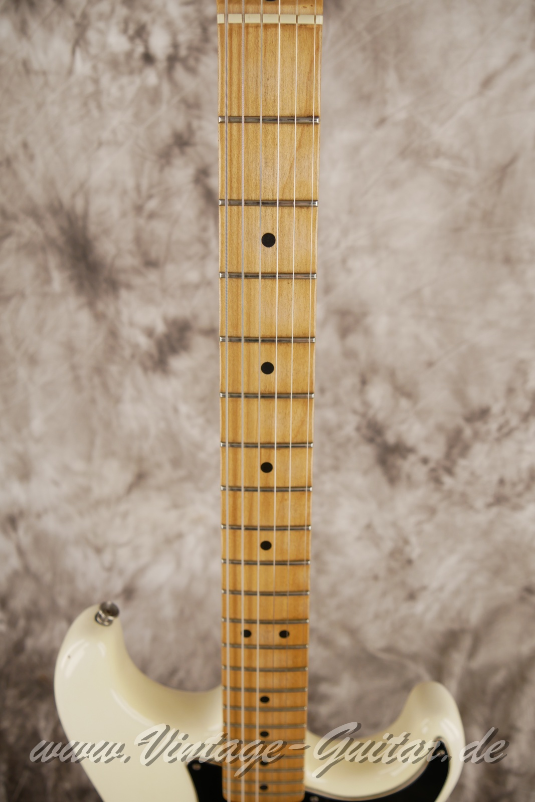 Fender-Stratocaster-roadworn-player-series-60s-reissue-2011-olympic-white-005.jpg