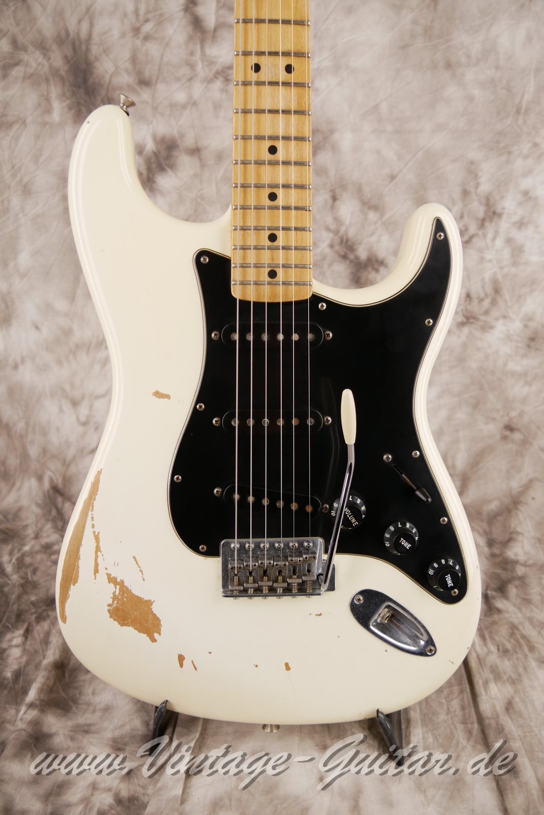 Fender-Stratocaster-roadworn-player-series-60s-reissue-2011-olympic-white-007.jpg