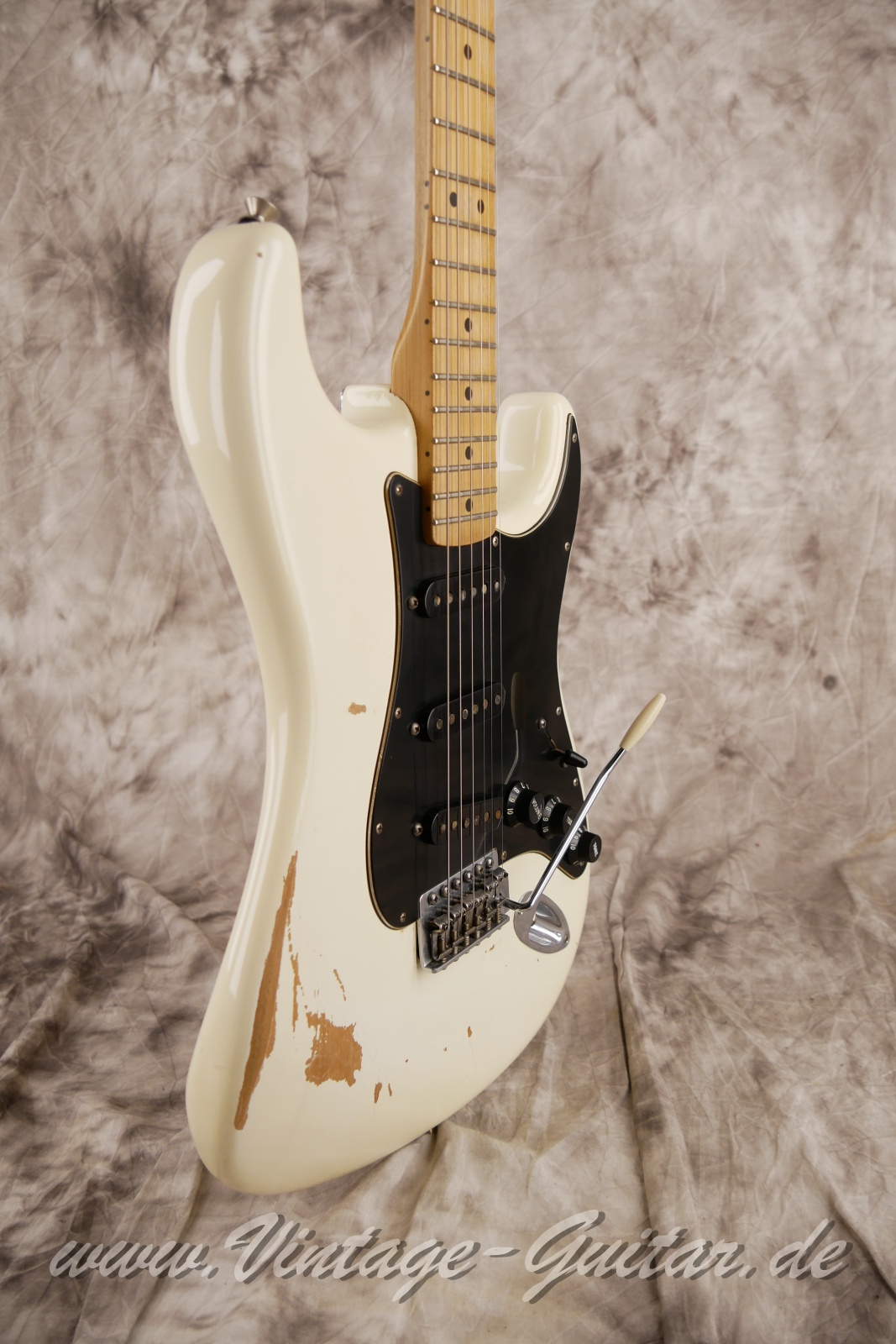 Fender-Stratocaster-roadworn-player-series-60s-reissue-2011-olympic-white-009.jpg