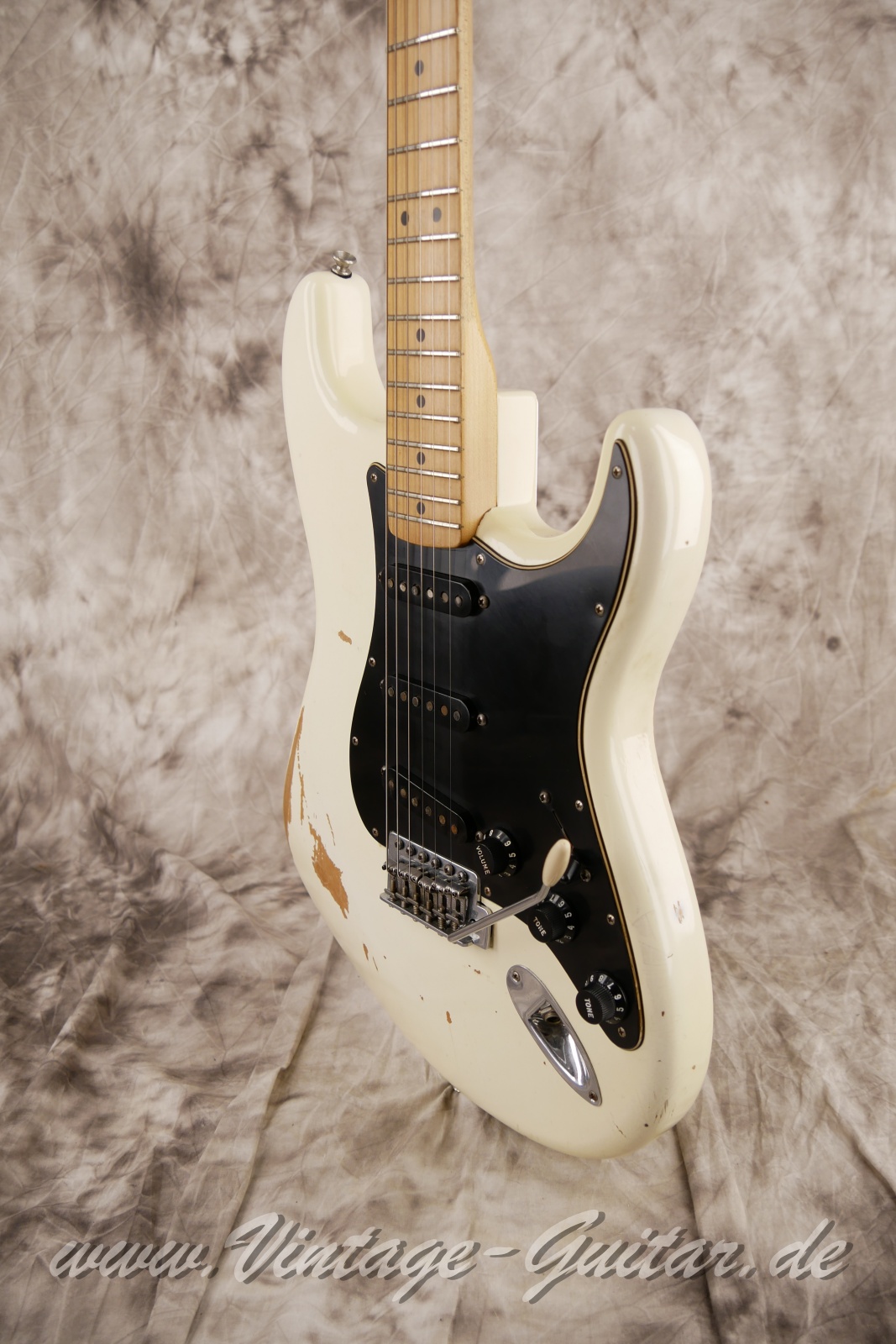 Fender-Stratocaster-roadworn-player-series-60s-reissue-2011-olympic-white-010.jpg