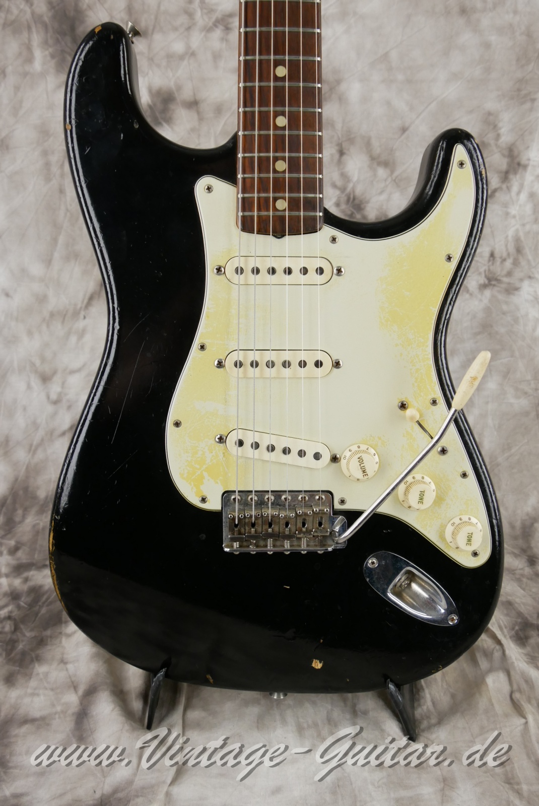 Fender-Stratocaster-1964-body-with-1969-neck-black-007.jpg