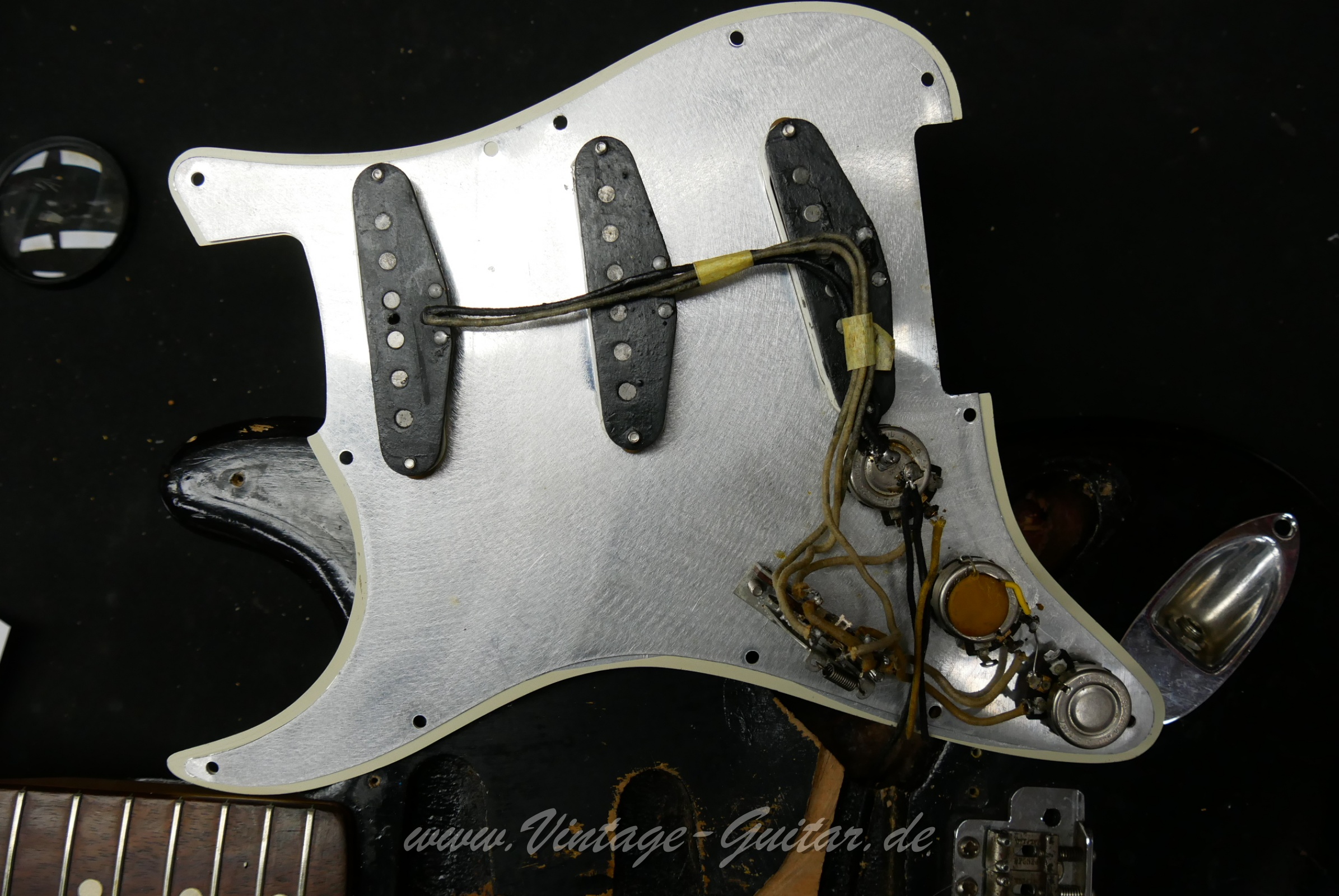 Fender-Stratocaster-1964-body-with-1969-neck-black-019.jpg