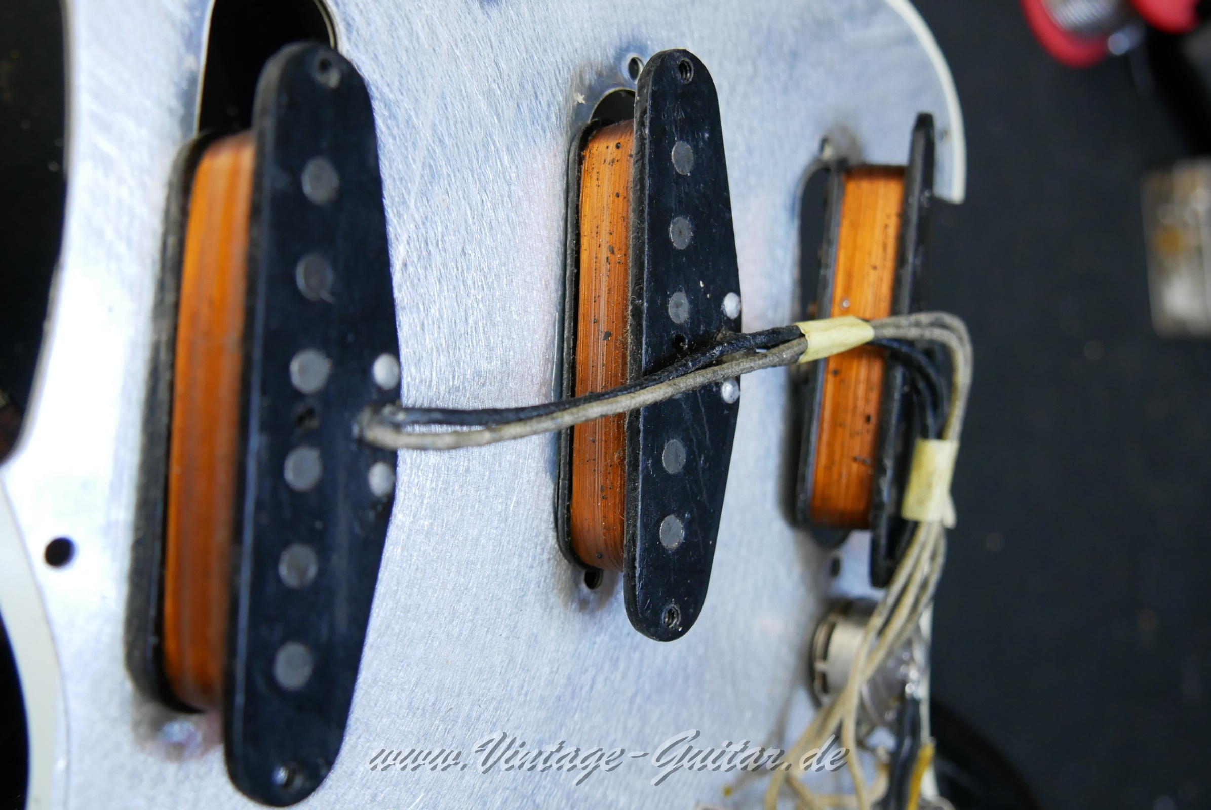 Fender-Stratocaster-1964-body-with-1969-neck-black-031.jpg