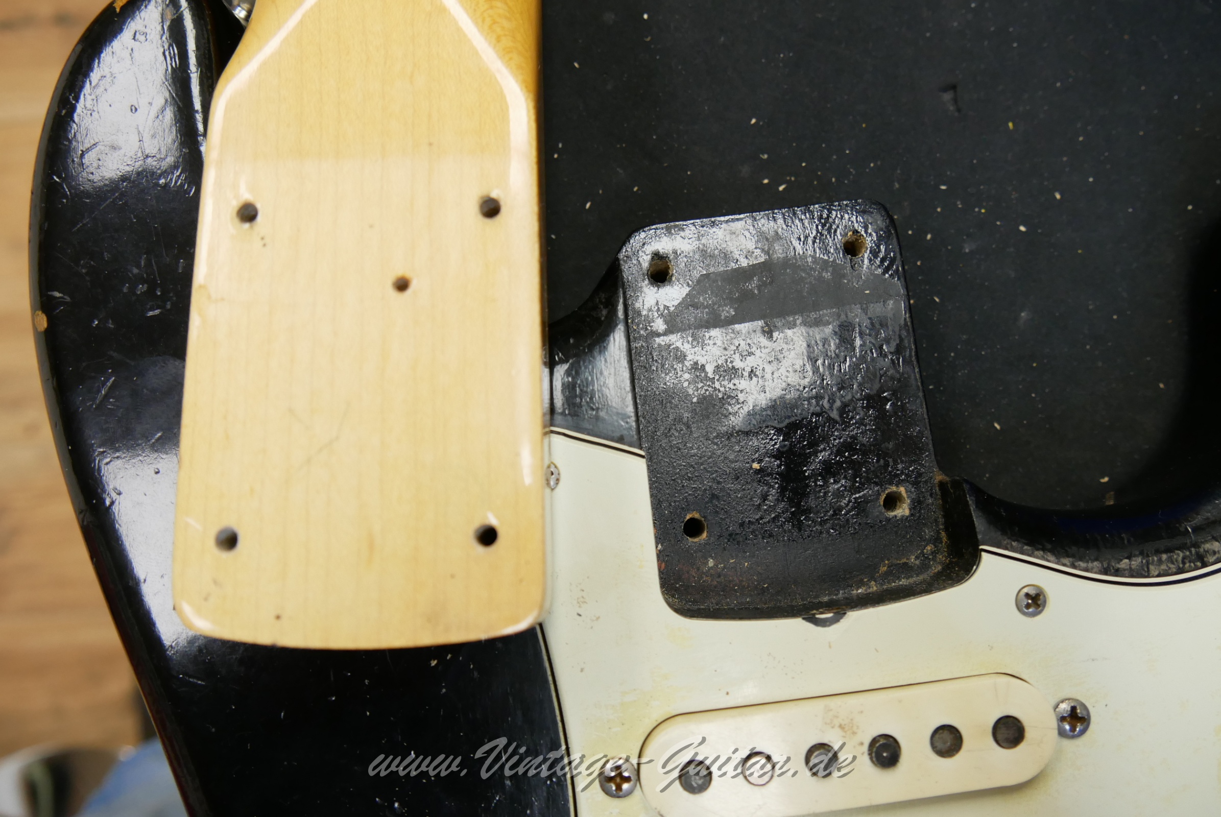 Fender-Stratocaster-1964-body-with-1969-neck-black-036.jpg