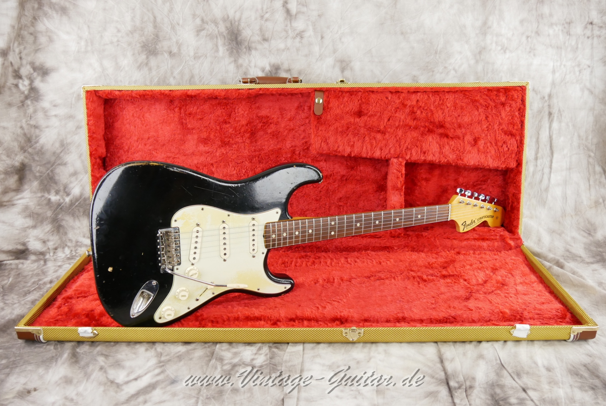 Fender-Stratocaster-1964-body-with-1969-neck-black-040.jpg