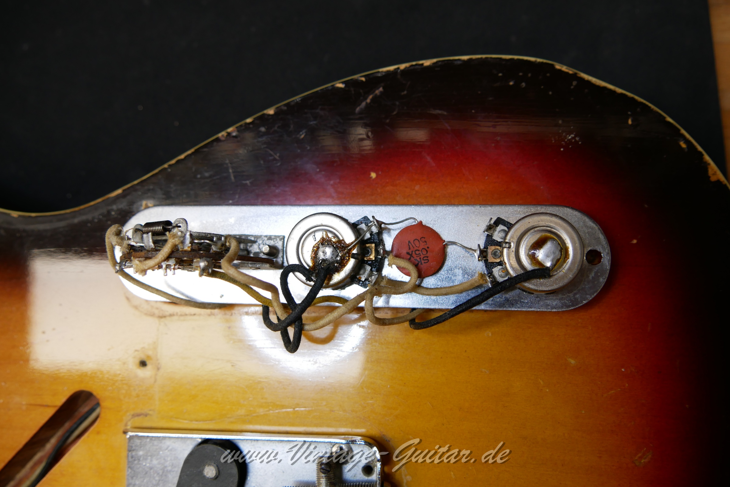 Fender_Telecaster_Custom_1961_1962_sunburst_all_original-021.JPG