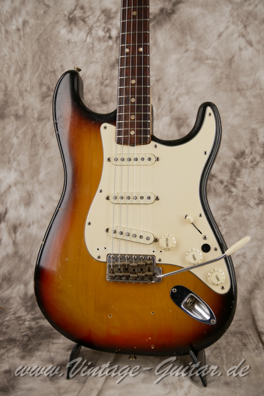 Fender_Stratocaster_sunburst_4hole_1971-007.JPG