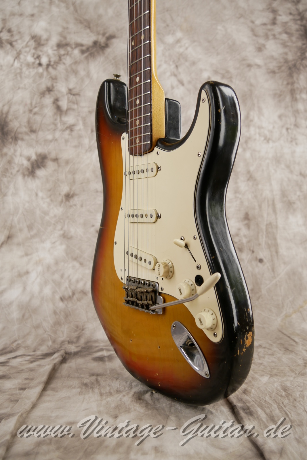 Fender_Stratocaster_sunburst_4hole_1971-010.JPG