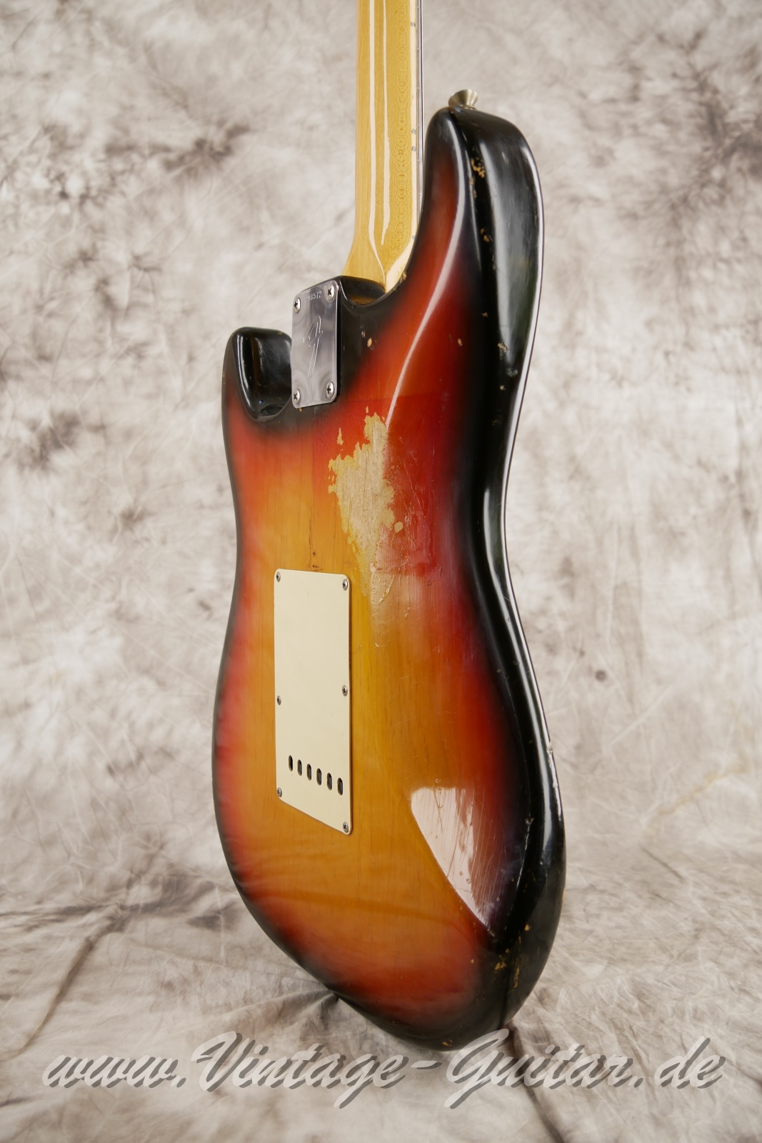 Fender_Stratocaster_sunburst_4hole_1971-012.JPG