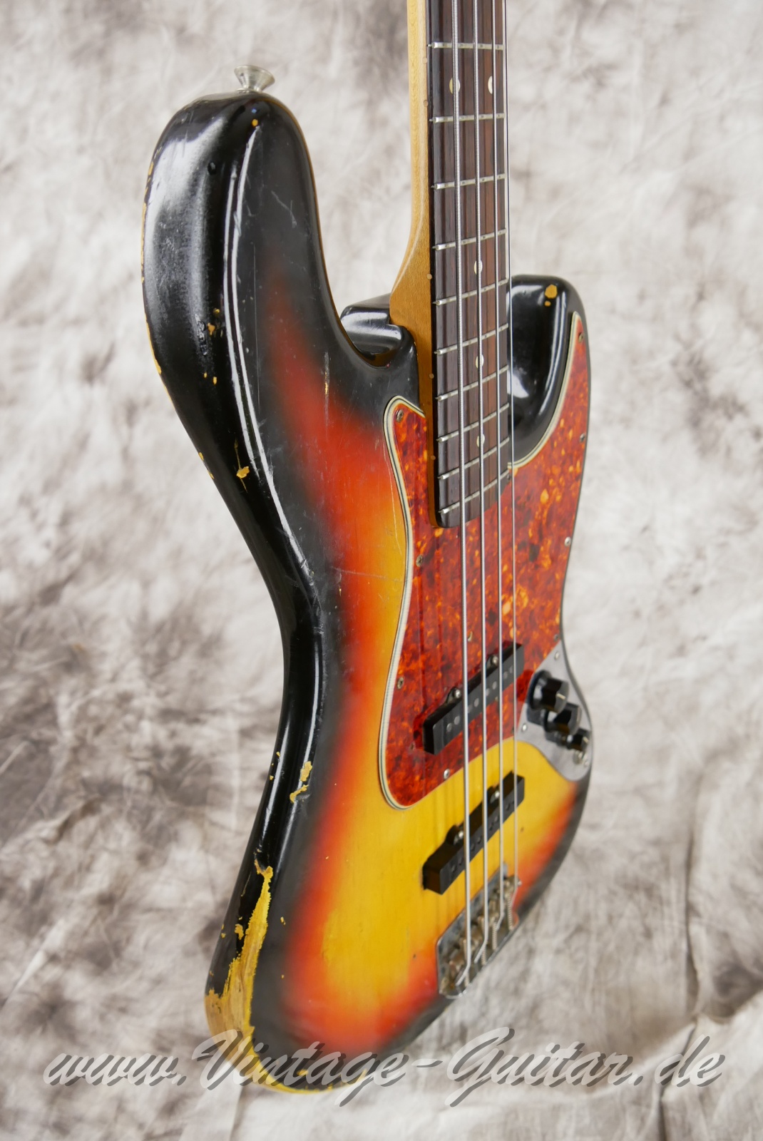 Fender_Jazz_Bass_sunburst_1964-009.JPG