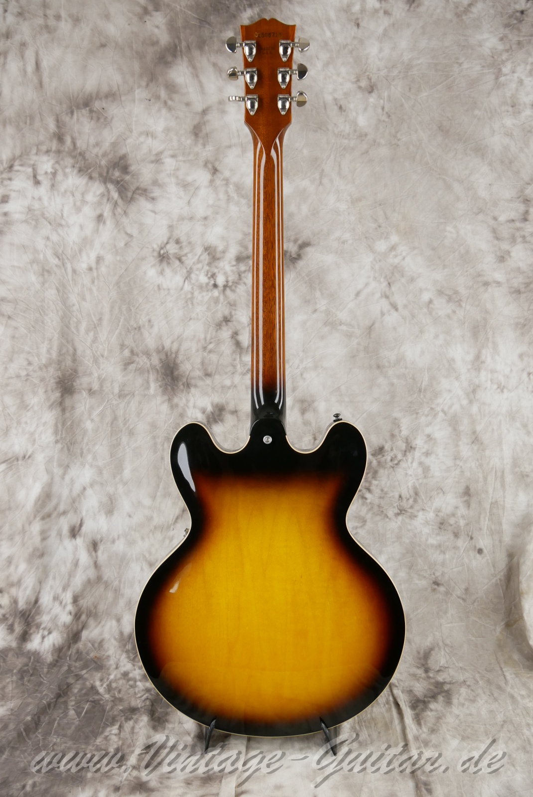 Gibson-ES-335-Dot-Reissue-2008-sunburst-002.jpg