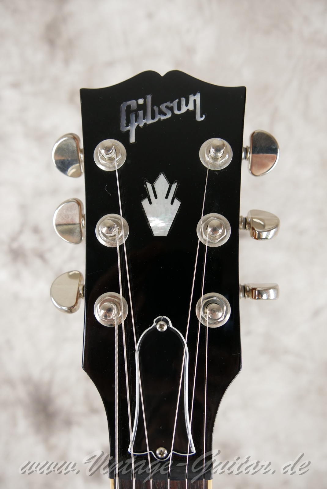 Gibson-ES-335-Dot-Reissue-2008-sunburst-003.jpg