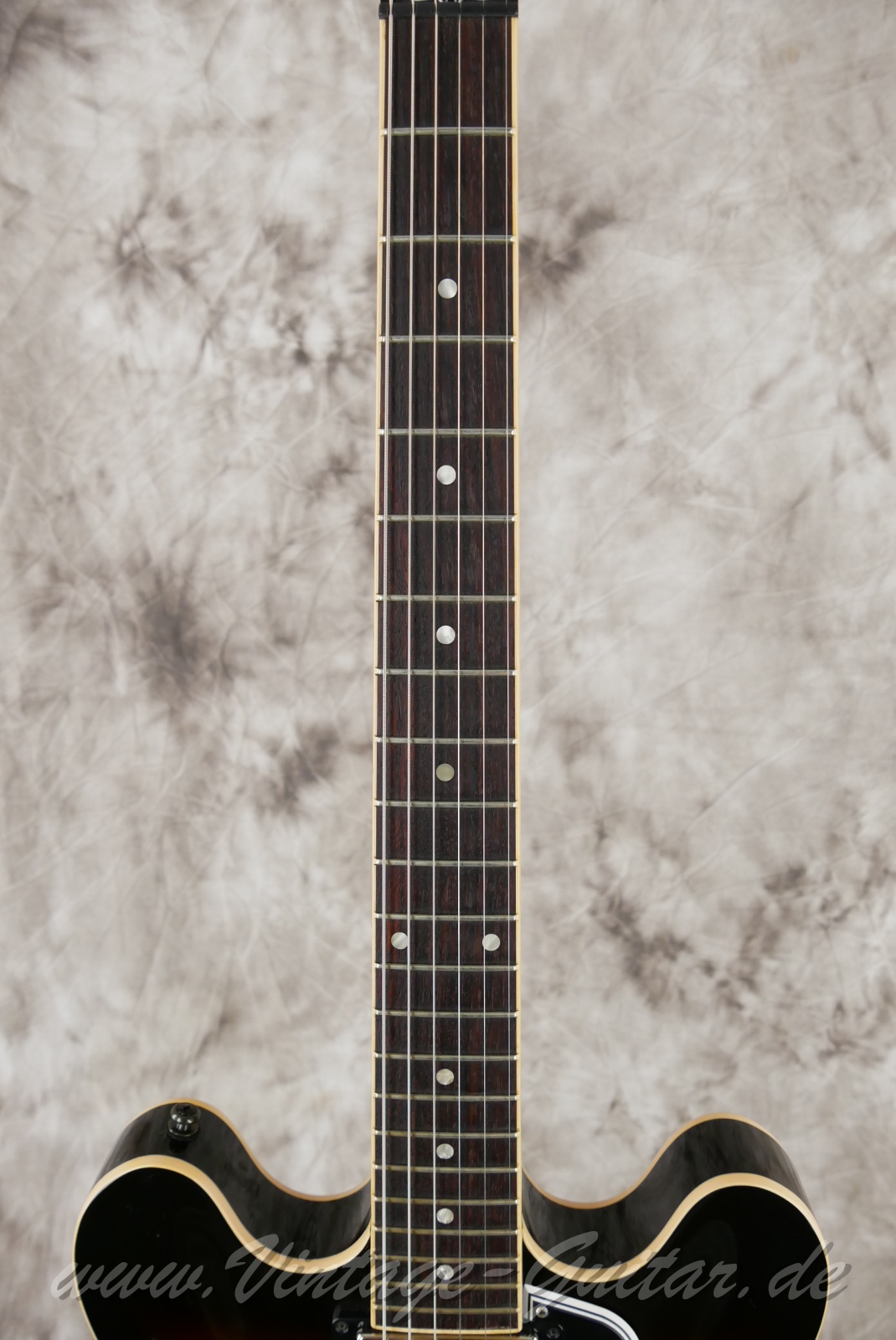 Gibson-ES-335-Dot-Reissue-2008-sunburst-005.jpg