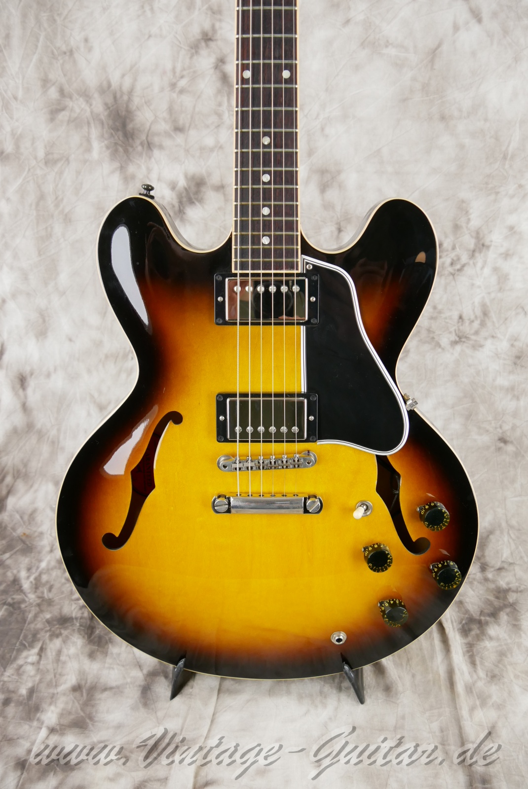Gibson-ES-335-Dot-Reissue-2008-sunburst-007.jpg