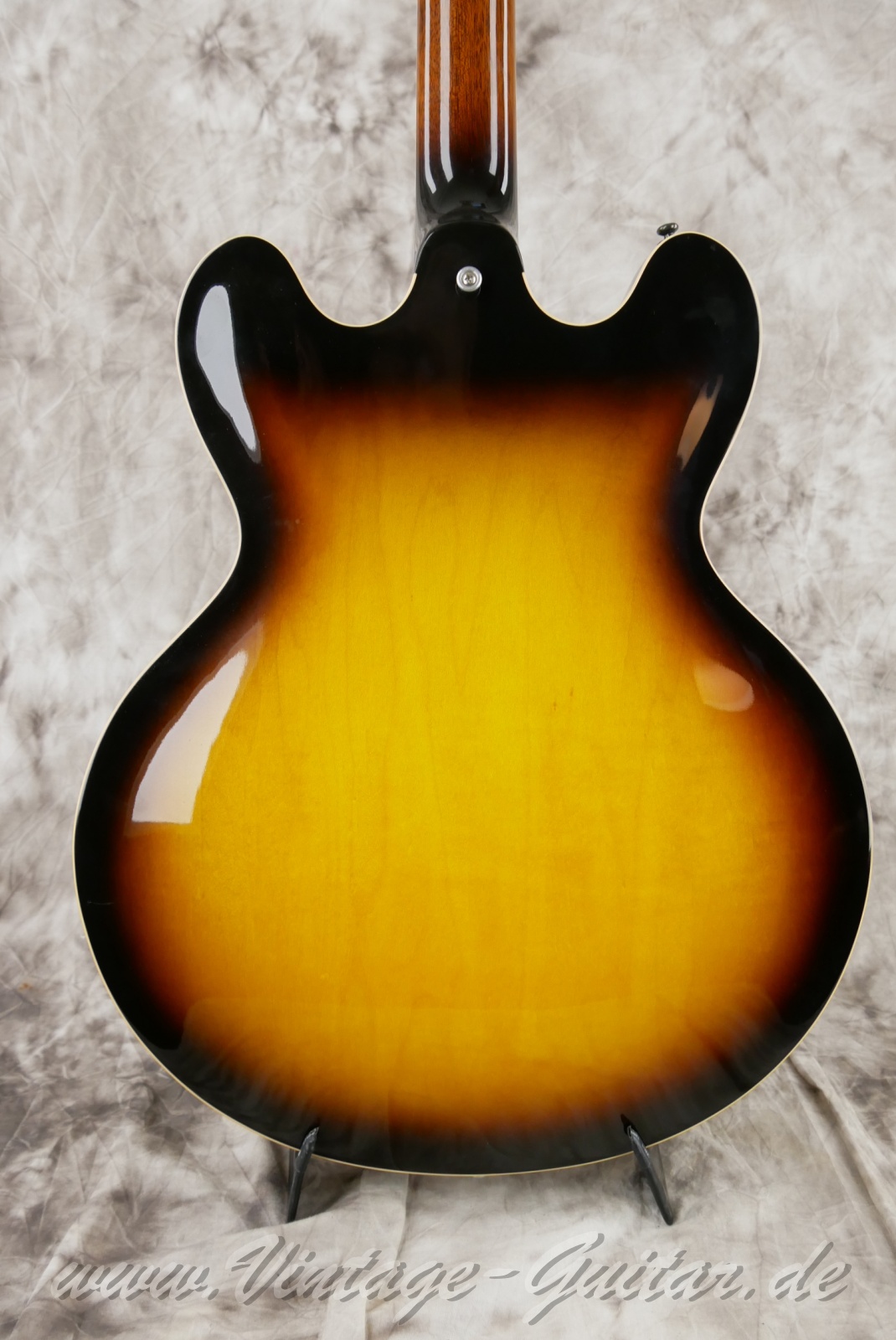 Gibson-ES-335-Dot-Reissue-2008-sunburst-008.jpg