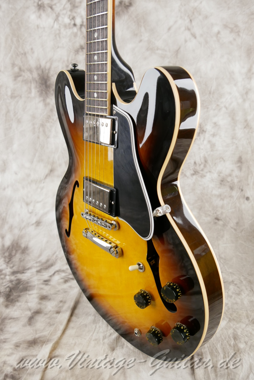 Gibson-ES-335-Dot-Reissue-2008-sunburst-010.jpg
