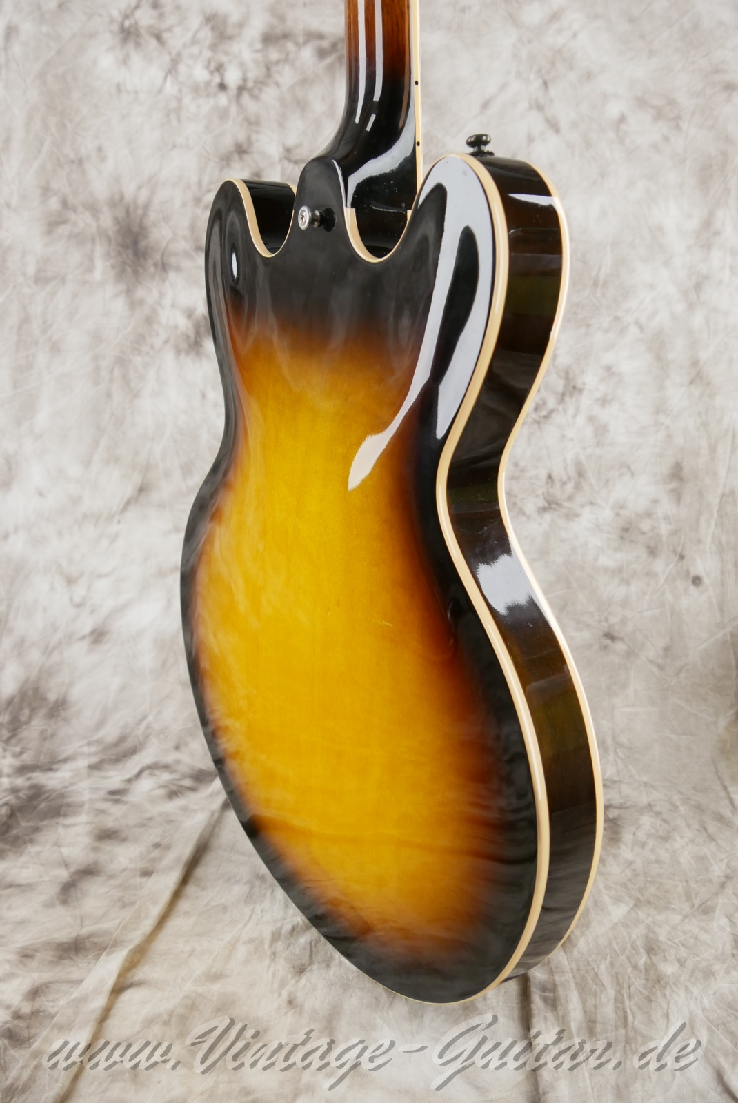 Gibson-ES-335-Dot-Reissue-2008-sunburst-012.jpg