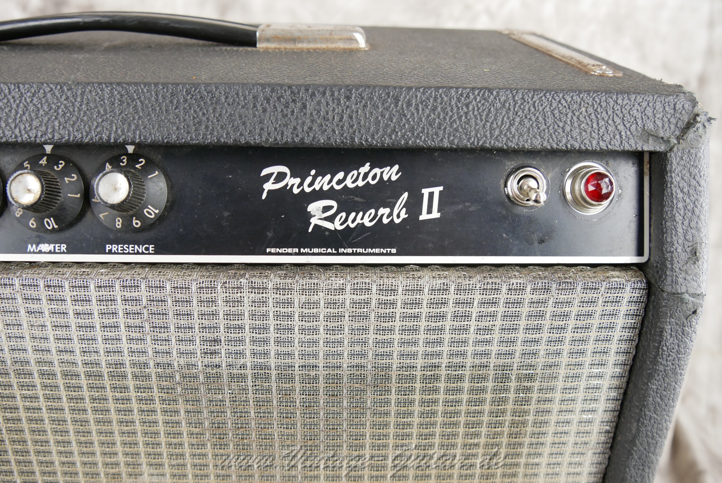 Fender_Princeton_Reverb_II_1982_1983_black_tolex_USA-004.jpg