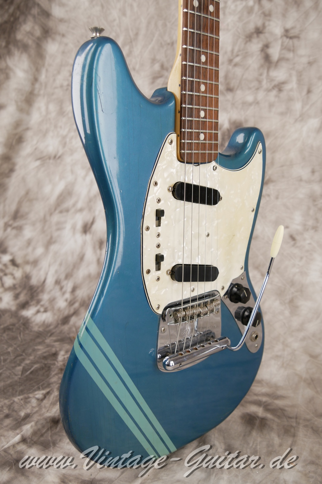 Fender-Mustang-Competition-1973-lake-placid-blue-009.JPG