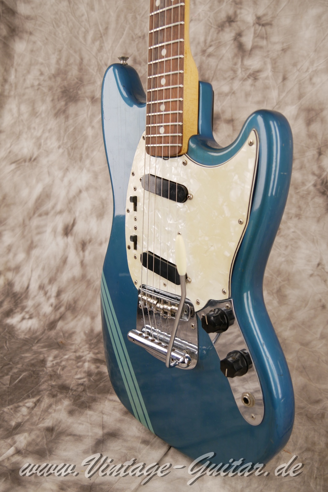 Fender-Mustang-Competition-1973-lake-placid-blue-010.JPG
